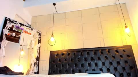 Alejandra  online show from 10/30/25, 10:06