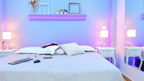 Snapshot of samanthamilf__ chatting on 02/13/25, 10:22 Samanta online show from 02/13/25, 10:22