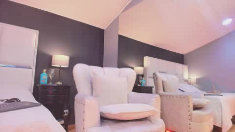 Snapshot of samanthamilf__ chatting on 11/19/25, 08:20 Samanta online show from 11/19/25, 08:20