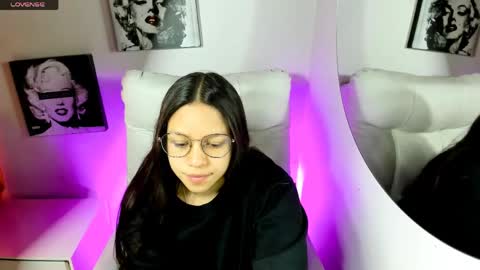 Samantha online show from 04/19/26, 04:17