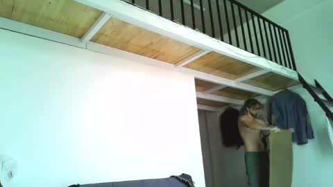 Fansly -       Top4fans   online show from 04/17/26, 02:25