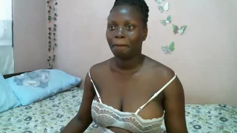 Snapshot of samiagirl22 chatting on 03/04/25, 10:02 nina online show from 03/04/25, 10:02