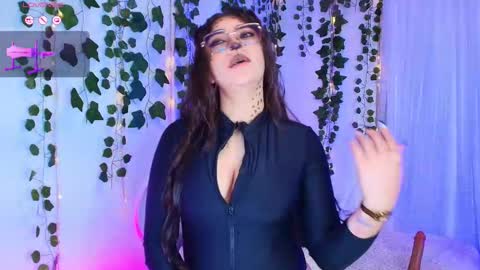 Snapshot of samii_evans chatting on 10/30/25, 03:19 samii evans online show from 10/30/25, 03:19