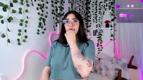 Snapshot of samii_evans chatting on 06/18/26, 12:11 samii evans online show from 06/18/26, 12:11