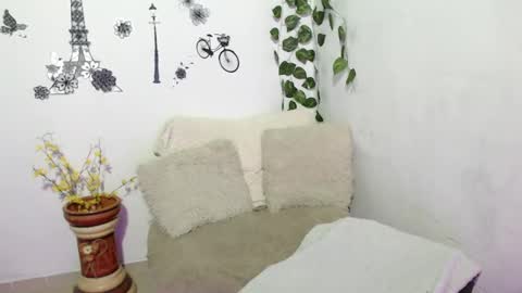 Snapshot of samira_lennox chatting on 01/23/25, 10:44 SAMIRA online show from 01/23/25, 10:44