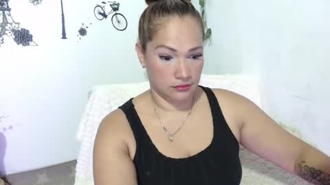 Snapshot of samira_lennox chatting on 02/06/25, 10:10 SAMIRA online show from 02/06/25, 10:10