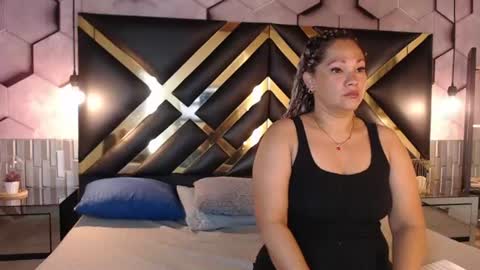 Snapshot of samira_lennox chatting on 06/19/26, 09:35 SAMIRA online show from 06/19/26, 09:35