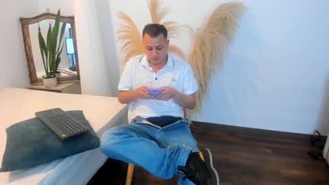 Snapshot of samjoness_ chatting on 02/18/26, 02:29 Sam online show from 02/18/26, 02:29