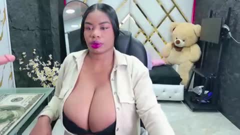 Snapshot of sammanthaboob chatting on 01/16/26, 12:20 Luisa online show from 01/16/26, 12:20