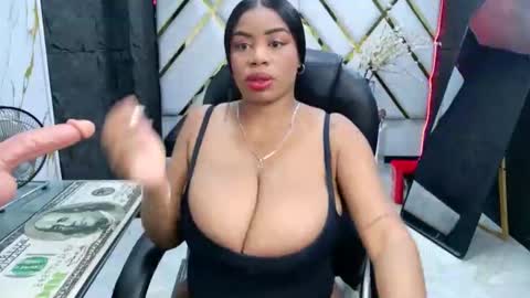 Snapshot of sammanthaboob chatting on 04/16/26, 11:44 Luisa online show from 04/16/26, 11:44