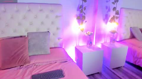 Samantha online show from 11/22/25, 04:11