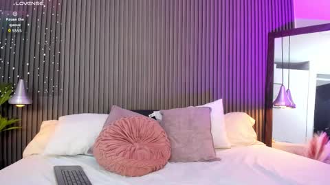 Axel online show from 10/18/25, 08:42