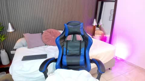 Axel online show from 04/16/26, 09:39