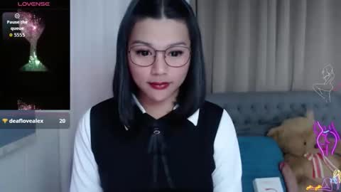 Snapshot of sammypretty19 chatting on 02/27/26, 05:18 im throat fucker online show from 02/27/26, 05:18