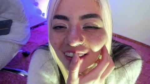 Snapshot of sammysammy_ chatting on 12/22/24, 11:00 online show from 12/22/24, 11:00