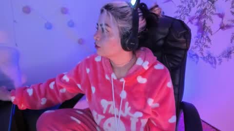 Snapshot of sammysammy_ chatting on 02/06/25, 04:21 online show from 02/06/25, 04:21