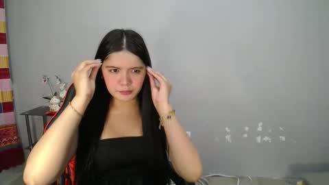 Snapshot of sampaguita_pinayxx chatting on 11/06/25, 11:33 SOFIA online show from 11/06/25, 11:33
