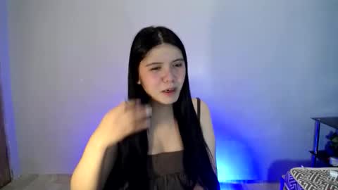 Snapshot of sampaguita_pinayxx chatting on 11/11/25, 09:53 SOFIA online show from 11/11/25, 09:53