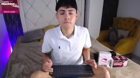 Snapshot of samu_foxxx chatting on 09/12/25, 08:31 SAMU online show from 09/12/25, 08:31