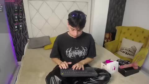 Snapshot of samu_foxxx chatting on 10/06/25, 08:06 SAMU online show from 10/06/25, 08:06