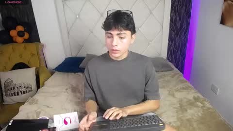 Snapshot of samu_foxxx chatting on 10/16/25, 08:32 SAMU online show from 10/16/25, 08:32