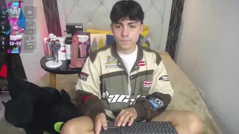 Snapshot of samu_foxxx chatting on 11/18/25, 08:24 SAMU online show from 11/18/25, 08:24