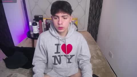 Snapshot of samu_foxxx chatting on 11/22/25, 08:30 SAMU online show from 11/22/25, 08:30