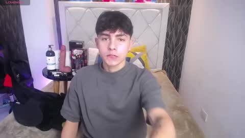 Snapshot of samu_foxxx chatting on 11/23/25, 08:19 SAMU online show from 11/23/25, 08:19