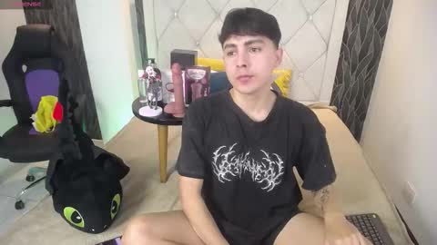 Snapshot of samu_foxxx chatting on 11/26/25, 08:43 SAMU online show from 11/26/25, 08:43