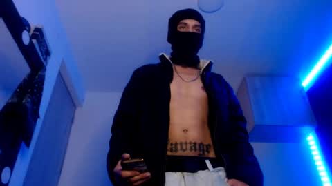 Snapshot of samuel_suarez chatting on 02/14/25, 01:56 online show from 02/14/25, 01:56