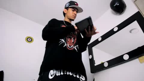   online show from 04/03/26, 01:14