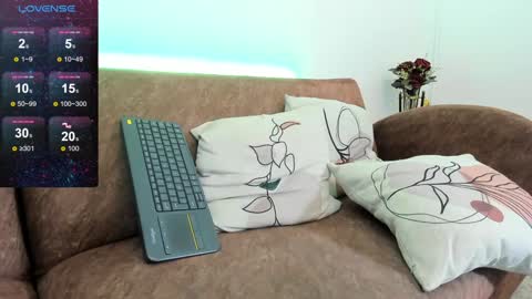 Snapshot of samuel_up chatting on 01/17/25, 10:44 Samuel online show from 01/17/25, 10:44