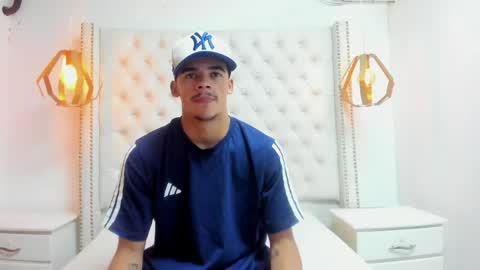 Snapshot of samuel_wyatt chatting on 05/21/26, 12:45 SAMUEL online show from 05/21/26, 12:45