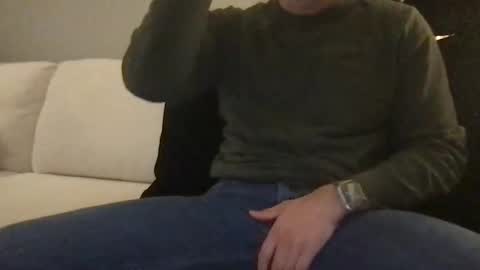 Snapshot of samwise2418 chatting on 12/20/25, 06:20 Sam W dick strip tease online show from 12/20/25, 06:20