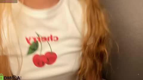 Snapshot of samy_bae chatting on 02/20/25, 10:15 Samantha online show from 02/20/25, 10:15