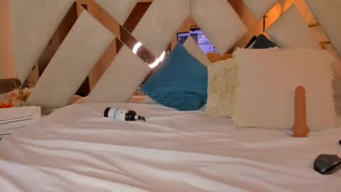 Find me at  when im offline here. online show from 01/11/25, 05:40