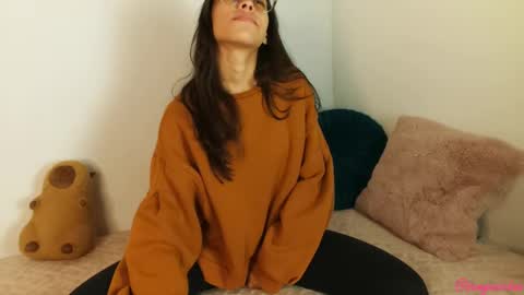 Snapshot of samyonichan chatting on 02/12/25, 04:23 Special show on 17 december and 23 UwU online show from 02/12/25, 04:23