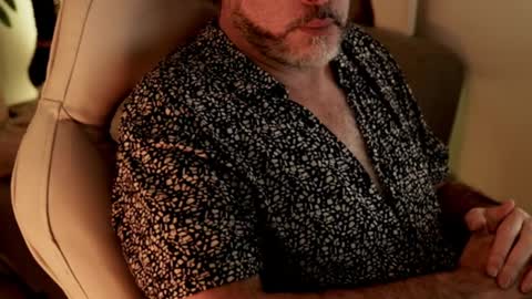 Snapshot of sanders_white chatting on 12/23/24, 01:29 Sanders online show from 12/23/24, 01:29