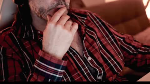 Snapshot of sanders_white chatting on 01/23/25, 12:25 Sanders online show from 01/23/25, 12:25