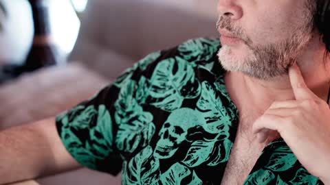 Snapshot of sanders_white chatting on 01/26/25, 01:52 Sanders online show from 01/26/25, 01:52