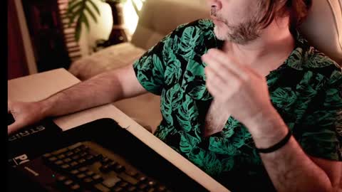 Snapshot of sanders_white chatting on 01/27/25, 02:31 Sanders online show from 01/27/25, 02:31