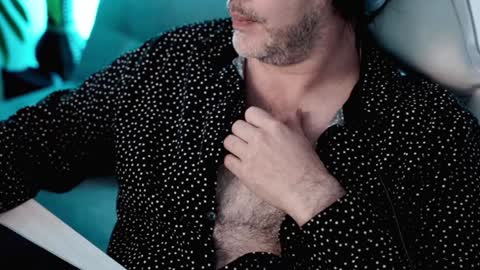 Snapshot of sanders_white chatting on 02/05/25, 03:34 Sanders online show from 02/05/25, 03:34