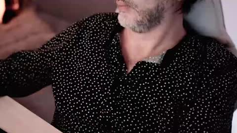 Snapshot of sanders_white chatting on 02/11/25, 02:25 Sanders online show from 02/11/25, 02:25