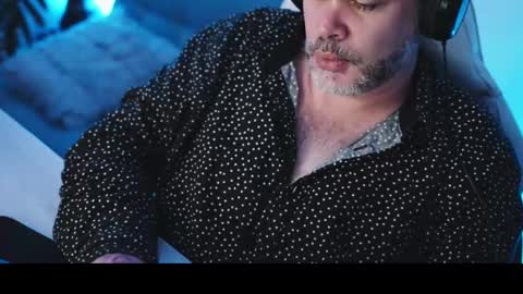 Snapshot of sanders_white chatting on 02/19/25, 11:57 Sanders online show from 02/19/25, 11:57