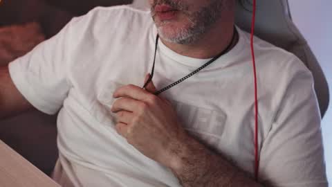 Snapshot of sanders_white chatting on 02/23/25, 12:41 Sanders online show from 02/23/25, 12:41