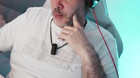 Snapshot of sanders_white chatting on 02/23/25, 03:45 Sanders online show from 02/23/25, 03:45