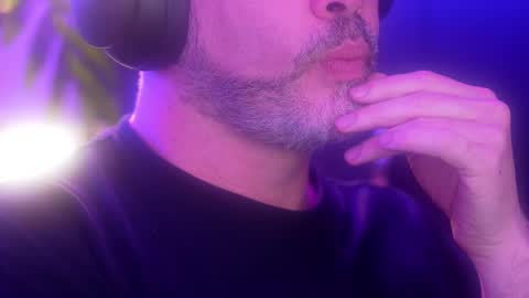 Snapshot of sanders_white chatting on 09/20/25, 02:01 Sanders online show from 09/20/25, 02:01