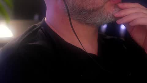 Snapshot of sanders_white chatting on 10/03/25, 05:15 Sanders online show from 10/03/25, 05:15