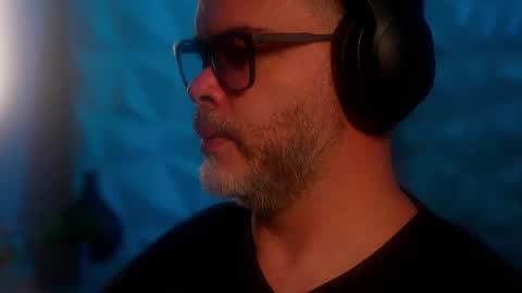 Snapshot of sanders_white chatting on 10/07/25, 06:10 Sanders online show from 10/07/25, 06:10