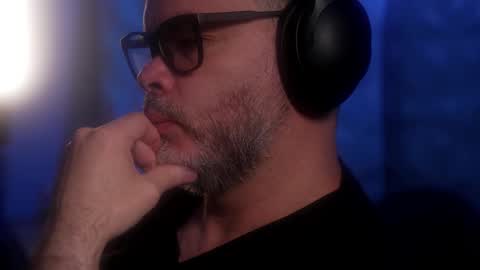 Snapshot of sanders_white chatting on 10/08/25, 02:53 Sanders online show from 10/08/25, 02:53